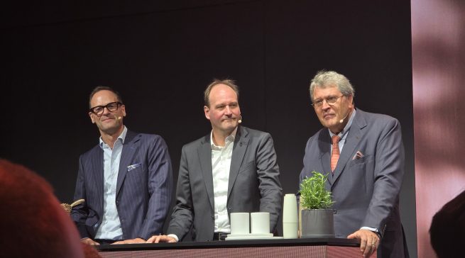 Dr. Axel Kniehl (links, Geschäftsführer Marketing & Vertrieb), Dr. Markus Miele und Dr. Reinhard Zinkann (Geschäftsführende Gesellschafter) präsentieren die Messe-Neuheiten auf der IFA-Pressekonferenz. Fotos: Gabriel Wagner