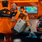 SharkNinja und McLaren Racing arbeiten künftig sowohl bei internationalen Motorsportaktivitäten als auch im Bereich der Produktentwicklung zusammen. Foto: SharkNinja