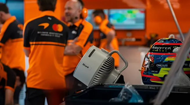 SharkNinja und McLaren Racing arbeiten künftig sowohl bei internationalen Motorsportaktivitäten als auch im Bereich der Produktentwicklung zusammen. Foto: SharkNinja
