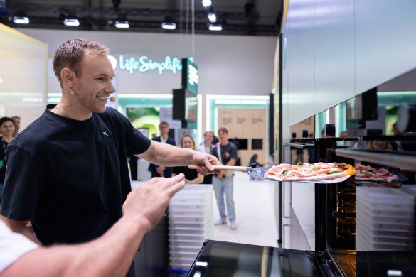 Mathias Gidsel besucht Gorenje auf der IFA 2026.