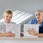 Der magnetisch gekoppelte Drehregler von ANY lässt sich aufsetzen, drehen und drücken; Fotocredit: Dyson