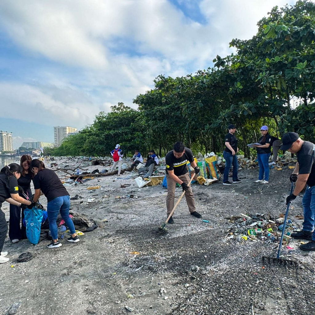 Auf den Philippinen engagierte sich das Kärcher-Team anlässlich des World Cleanup Day im Las Piñas-Parañaque Wetland Park, einem Naturschutzgebiet an der Bucht von Manila.