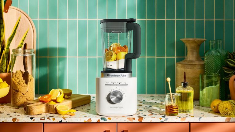 KitchenAid erweitert Standmixer-Sortiment um Pure Power Modell mit Glasbehälter