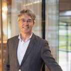 Nico Vanderveen wurde von den Vertreterinnen und Vertretern für eine weitere Amtszeit von drei Jahren in den Aufsichtsrat wiedergewählt.