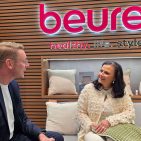 Beurer Geschäftsführer Sebastian Kebbe im Gespräch mit Gitta Connemann, Mittelstandsbeauftragte der Bundesregierung.