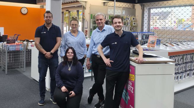 Das Team von expert MegaLand in Eutin freut sich, die Kundinnen und Kunden im modernisierten Fachmarkt zu begrüßen.
