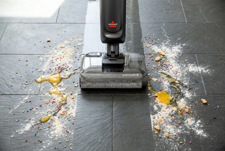 Saugen und Wischen in einem Durchgang mit dem CrossWave Reach Plus von Bissell