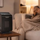 Der Fakir Hobby Evo HL 650 bietet bis zu 1.500 Watt Heizleistung, eine digitale Temperaturregelung und eine Fernbedienung. Ein Tragegriff erleichtert den Transport.