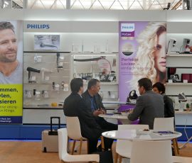 Mit der einzigartigen Klinge „One Blade“, einer echten Weltneuheit, macht Philips Mann noch schöner und attraktiver. EP-2016-14
