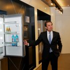 „Wir werden die Grundfeste der Markenwerte und des Markenkerns von Siemens weiter in den Mittelpunkt stellen und dies wollen wir insbesondere in diesen wunderbaren Räumlichkeiten auch tun, bekräftigt Roland Hagenbucher. TTC-Muenchen-04