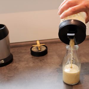 Gastroback Micro Blender Test - Smoothie umfüllen