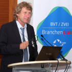 Prof. Dr. Bernd Raffelhüschen von der Universität Freiburg: „Auf die ganz Jungen würde ich nicht bauen, bleiben konstant wenig.“