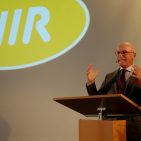 WIR Ehrenmitglied Wilhelm Wackerbeck brennt nach wie vor mit voller Leidenschaft für „seine“ Wertgarantie und die WIR. WIR Ehrenmitglied Wilhelm Wackerbeck brennt nach wie vor mit voller Leidenschaft für „seine“ Wertgarantie und die WIR.