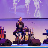 Mit ihren „Streicheleinheiten für die Ohren“ sorgte die Band Acoustic Vibration für einen harmonischen Start in den Sonntag.