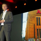 Gerd Holl, Geschäftsführer Electrolux Deutschland und Österreich, ist sich sicher: „Wir schaffen eine faszinierende Zukunft.“ Gerd Holl, Geschäftsführer Electrolux Deutschland und Österreich, ist sich sicher: „Wir schaffen eine faszinierende Zukunft.“