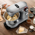 Eine für alles: Die Optimum Küchenmaschine von Bosch setzt eine neue Benchmark in Sachen Nutzerfreundlichkeit, Funktionalität und Design. Sie kann köstliche Kuchen, saftige Brote oder knusprige Kartoffelpuffer.