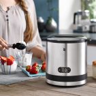 Die KüchenMinis der WMF bekommen Zuwachs. Die neuen Stars der 3. Generation sind ein Joghurtbereiter, ein Smoothie-to-go-Mixer, ein kompakter Glas-Wasserkocher Vario mit integrierter Teezubereitung, ein platzsparender Tischgrill sowie – unser Highlight - eine Eismaschine für dreierlei Gefrorenes. Zum Dahinschmelzen! Die KüchenMinis der WMF bekommen Zuwachs. Die neuen Stars der 3. Generation sind ein Joghurtbereiter, ein Smoothie-to-go-Mixer, ein kompakter Glas-Wasserkocher Vario mit integrierter Teezubereitung, ein platzsparender Tischgrill sowie – unser Highlight - eine Eismaschine für dreierlei Gefrorenes. Zum Dahinschmelzen!