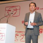Für Roland Hagenbucher, Geschäftsführer Siemens Hausgeräte, ist es eine absolute Notwendigkeit, „dass alle Geräte im Smart Home „seamless“ zusammenarbeiten.“ Für Roland Hagenbucher, Geschäftsführer Siemens Hausgeräte, ist es eine absolute Notwendigkeit, „dass alle Geräte im Smart Home „seamless“ zusammenarbeiten.“