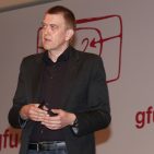 „Ultra HD-Inhalte sind zunehmend über alle Verbreitungswege verfügbar“, so Stephan Heimbecher, Director Innovations bei Sky Deutschland. „Ultra HD-Inhalte sind zunehmend über alle Verbreitungswege verfügbar“, so Stephan Heimbecher, Director Innovations bei Sky Deutschland.