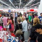 Wie das so ist an Eröffnungstagen: Ohne Geduld geht gar nichts. Wie das so ist an Eröffnungstagen: Ohne Geduld geht gar nichts.