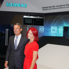 Roland Hagenbucher: "Das Leben wird leichter" - erst recht, wenn man Miss IFA zur Seite stehen hat.