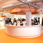 Dreh- und Angelpunkt: der „Welcome-Tresen.“ Dreh- und Angelpunkt: der „Welcome-Tresen.“