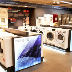 Emotional hinterleuchtete Banner geben Orientierung. Emotional hinterleuchtete Banner geben Orientierung.