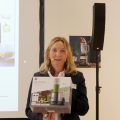 Andrea Bender, Marketingleiterin WMF-Kleingeräte, will mit weiteren Küchenminis den grandiosen Erfolg der WMF fortschreiben. Andrea Bender, Marketingleiterin WMF-Kleingeräte, will mit weiteren Küchenminis den grandiosen Erfolg der WMF fortschreiben.