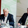 Mimik-Studie der EP:-Vorstände Karl Trautmann (li.) und Friedrich Sobol auf der IFA-Pressekonferenz.