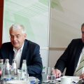 Mienenspiel der EP:-Vorstände Karl Trautmann (li.) und Friedrich Sobol auf der IFA-Pressekonferenz. Mimik-Studie der EP:-Vorstände Karl Trautmann (li.) und Friedrich Sobol auf der IFA-Pressekonferenz.