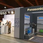 Blick auf die Messestände von Panasonic und Siemens. Blick auf die Messestände von Panasonic und Siemens.