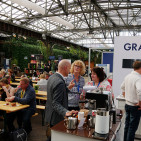 Lebhafter Informationsaustausch in herrlichem Ambiente. Lebhafter Informationsaustausch in herrlichem Ambiente.