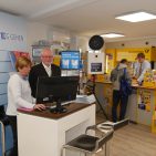 Frequenzbringer: Shops von RWE oder der Post sorgen für stetigen Kundenverkehr. Frequenzbringer: Shops von RWE oder der Post sorgen für stetigen Kundenverkehr.