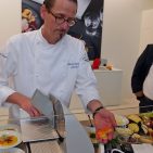Graef propagierte Sliced Kitchen – hauchdünn zum neuen Geschmackserlebnis. Graef propagierte Sliced Kitchen – hauchdünn zum neuen Geschmackserlebnis.