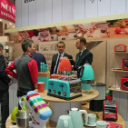 Farbenspiel bei Kalorik / efbe-schott in Halle 3.0. Farbenspiel bei Kalorik / efbe-schott in Halle 3.0.