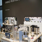 Warenpräsenter zum Thema “Experience Fresh.”