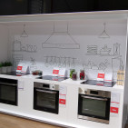 Samsung überraschte mit Einbaubacköfen und der Botschaft, sich stärker dem Einbaugerät zu widmen. Samsung überraschte mit Einbaubacköfen und der Botschaft, sich stärker dem Einbaugerät zu widmen.