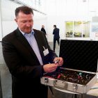 Michael Maier, Geschäftsführer Fitbit, präsentierte seine Fitness Tracker gekonnt lifestylig - quasi aus dem „Juwelierskoffer.“ Michael Maier, Geschäftsführer Fitbit, präsentierte seine Fitness Tracker gekonnt lifestylig - quasi aus dem „Juwelierskoffer.“