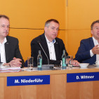 Standen der Presse Rede und Antwort: Die Vorstände Michael Niederführ und Benedict Kober (re.) sowie Aufsichtsratsvorsitzender Dirk Wittmer.