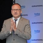 Landrat Oliver Qilling ist ehemaliger Bürgermeister von Neu-Isenburg. Daher freute er sich besonders über das neue Kapitel der Unternehmensgeschichte von Grundig und Beko. Landrat Oliver Qilling ist ehemaliger Bürgermeister von Neu-Isenburg. Daher freute er sich besonders über das neue Kapitel der Unternehmensgeschichte von Grundig und Beko.