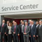 Der Amica-Außendienst freut sich über einen noch leistungsfähigeren Kundenservice. Amica - Der Außendienst feiert mit