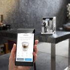 Über die spezielle Smart Coffee App lässt sich die PrimaDonna Elite übers Smartphone vollkommen intuitiv und unkompliziert bedienen. DeLonghi PrimaDonna Elite_App