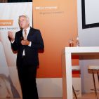 In bestem Deutsch gab Harry Bruijniks, Chef der niederländischen Euretco, einen Kurzüberblick über die Historie seiner Verbundgruppe und zeigte die Potentiale auf, die sich durch die Bündelung der gemeinsamen Kräfte ergeben werden. EK - 06