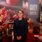 Zum Verantwortungsbereich von Dipl- Kauffr. Susanne Sorg, erst vor wenigen Tagen in den EK-Vorstand berufen, gehört auch der Bereich Comfort, dem das Sortiment Elektrohausgeräte zugeordnet ist. EK - 09