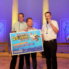 Nachträgliche Glückwünsche an Benedict Kober. Anfang Mai beging er sein 20jähriges Firmenjubiläum. ESC - Kober 20 Jahre bei Euronics