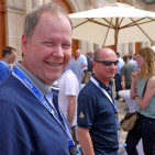 Martin Zilligers, MediaStore aus Düsseldorf, genießt mit vollen Zügen die Kaffeepause. ESC - Zilligers
