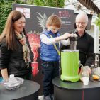 „Gesundes Spielzeug“ mit kinderleichter Bedienung: Der VitaJuicer des Schweizer Herstellers Novis. Eisenjansen 2015 - 02