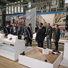 Als raffinierte Allrounder für die Bodenreinigung zeigen sich der beutellose VC7000 im Motion Sync Design sowie der kompakte VC4000. Als raffinierte Allrounder für die Bodenreinigung zeigen sich der beutellose VC7000 im Motion Sync Design sowie der kompakte VC4000.