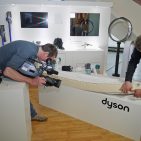 Der neue Handstaubsauger v6 Mattress erweitert die kürzlich vorgestellte kabellose Dyson v6 Staubsaugerreihe und ist speziell auf die Entfernung von Milben und Allergenen in Matratzen ausgerichtet. IFA IMB - Dyson