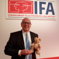 Frank Jüttner, Leiter der Miele Vertriebsgesellschaft Deutschland, machte mit der Ankündigung „Auf der IFA präsentieren wir eine Weltneuheit. Wir nennen es bei aller westfälischen Bescheidenheit den größten Innovationssprung seit der Einführung der Induktion" heiß auf einen Besuch der IFA und des Miele-Standes.